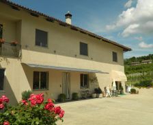 Italy Piedmont Rodello vacation rental compare prices direct by owner 14031994