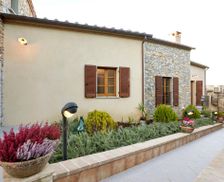 Italy Tuscany Lucignano vacation rental compare prices direct by owner 27015402