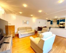 United Kingdom Torbay Torquay vacation rental compare prices direct by owner 10338548