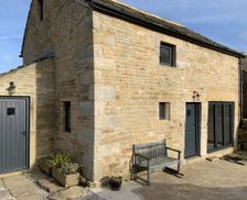 United Kingdom Peak District Holmfirth vacation rental compare prices direct by owner 29956077