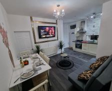 United Kingdom West Yorkshire Morley vacation rental compare prices direct by owner 10231441