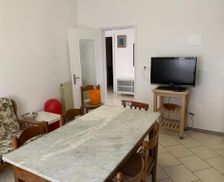 Italy Liguria Ameglia vacation rental compare prices direct by owner 10367201