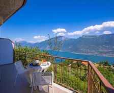 Italy Lombardy Tremosine Sul Garda vacation rental compare prices direct by owner 4025124