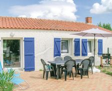 France Pays de la Loire St Urbain vacation rental compare prices direct by owner 22001721