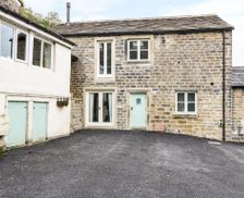 United Kingdom West Yorkshire Huddersfield vacation rental compare prices direct by owner 13861600