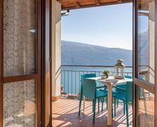 Italy Lombardy Tignale vacation rental compare prices direct by owner 9862057