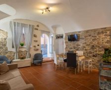 Italy Liguria Cisano sul Neva vacation rental compare prices direct by owner 19682143
