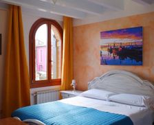 Italy Veneto Burano vacation rental compare prices direct by owner 30048463