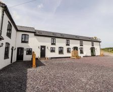 United Kingdom North Wales Mold vacation rental compare prices direct by owner 10210453