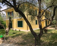 Italy Veneto Torri del Benaco vacation rental compare prices direct by owner 13323101