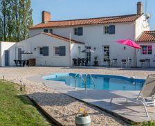 France Pays de la Loire Saint-Urbain vacation rental compare prices direct by owner 16347676