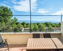 France Provence - Alpes - Cote d'Azur MALLEMORT vacation rental compare prices direct by owner 9468201