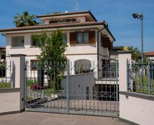 Italy Tuscany Forte dei Marmi vacation rental compare prices direct by owner 23594443