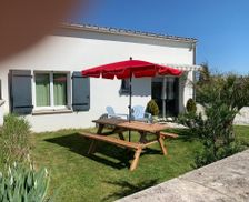 France Pays de la Loire Fontenay-le-Comte vacation rental compare prices direct by owner 13010120