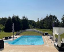 France Centre Cléré-les-Pins vacation rental compare prices direct by owner 12988000