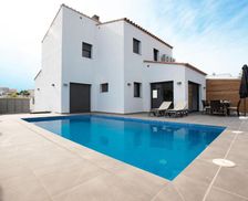 Spain GIRONA Roses vacation rental compare prices direct by owner 25153618