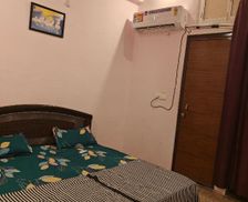 India Uttar Pradesh Vrindāvan vacation rental compare prices direct by owner 35270377