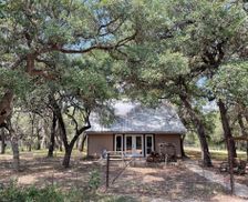 United States Texas Leakey vacation rental compare prices direct by owner 33294077