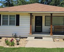 United States Kansas Topeka vacation rental compare prices direct by owner 32352653