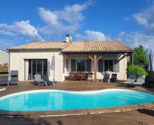 France Nouvelle-Aquitaine Chalais vacation rental compare prices direct by owner 4202920