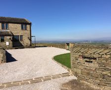 United Kingdom ENG Hudderfield vacation rental compare prices direct by owner 4542396