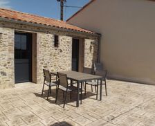 France Pays De La Loire Saint-Prouant vacation rental compare prices direct by owner 4654874