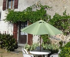 France Nouvelle-Aquitaine Manot vacation rental compare prices direct by owner 4039092