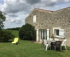 France Nouvelle-Aquitaine Saint Savinien vacation rental compare prices direct by owner 4290486