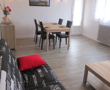 France Auvergne-Rhone-Alpes Vic-sur-Cere vacation rental compare prices direct by owner 3973705