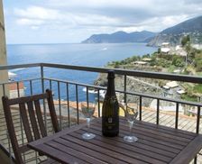 Italy Liguria Manarola vacation rental compare prices direct by owner 4733599