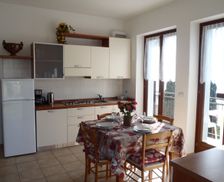 Italy Veneto Torri del Benaco vacation rental compare prices direct by owner 6732548