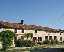 France Nouvelle-Aquitaine Saint-Savinien vacation rental compare prices direct by owner 4190596