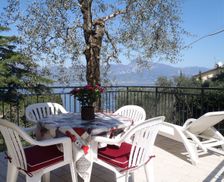 Italy Veneto Torri del Benaco vacation rental compare prices direct by owner 4732208