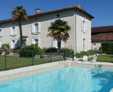 France Nouvelle-Aquitaine Palluaud vacation rental compare prices direct by owner 4204927