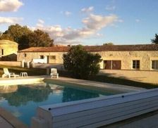 France Nouvelle-Aquitaine Montpellier-De-Médillan vacation rental compare prices direct by owner 4052412