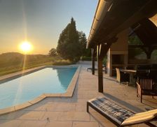 France Nouvelle-Aquitaine Hautefort vacation rental compare prices direct by owner 3900203