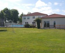 France Pays De La Loire Grosbreuil vacation rental compare prices direct by owner 3897823