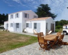 France Pays de la Loire Île d'Yeu vacation rental compare prices direct by owner 4335284