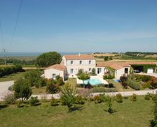 France Nouvelle-Aquitaine Mortagne-sur-Gironde vacation rental compare prices direct by owner 4947423