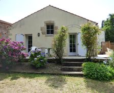 France Pays De La Loire Le Poiré-Sur-Vie vacation rental compare prices direct by owner 4342768