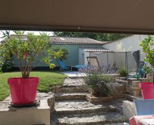 France Nouvelle-Aquitaine Saint-Xandre vacation rental compare prices direct by owner 5124820