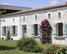 France Nouvelle-Aquitaine Sousmoulins vacation rental compare prices direct by owner 4856871