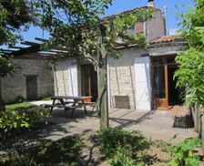 France Nouvelle-Aquitaine Montroy vacation rental compare prices direct by owner 3991026