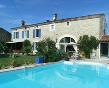 France Nouvelle-Aquitaine Fontenille vacation rental compare prices direct by owner 6594000