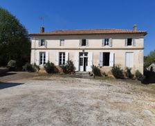 France Nouvelle-Aquitaine Saint-Genis-de-Saintonge vacation rental compare prices direct by owner 4266247