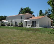 France Nouvelle-Aquitaine Saintes vacation rental compare prices direct by owner 3920775