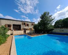 France Nouvelle-Aquitaine Saint-Pierre-de-Juillers vacation rental compare prices direct by owner 33349800