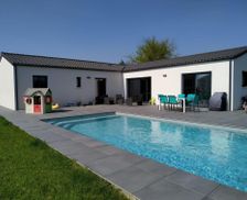 France Nouvelle-Aquitaine Tonnay-Charente vacation rental compare prices direct by owner 4167229