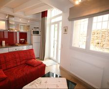 France Provence-Alpes-Côte-D’Azur Salon-De-Provence vacation rental compare prices direct by owner 4210911