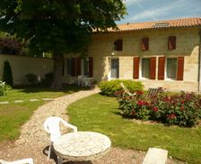 France Nouvelle-Aquitaine Gardegan-Et-Tourtirac vacation rental compare prices direct by owner 4480687